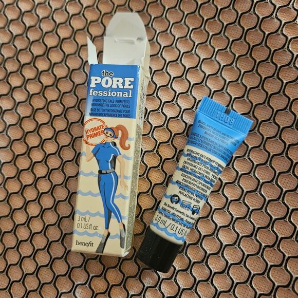Benefit the Porefessional Hydrating Face Primer to Minimize the Look of Pores - Picture 2 of 7